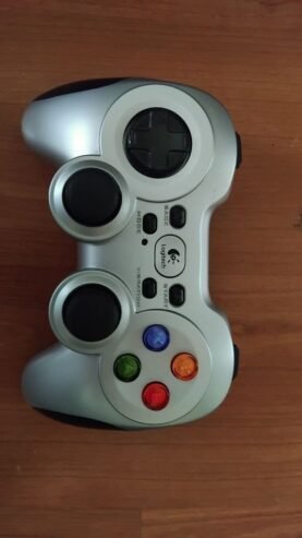 Logitech F710 gamepad