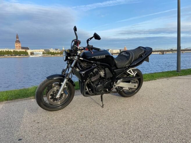 Yamaha FZS 600 Fazer