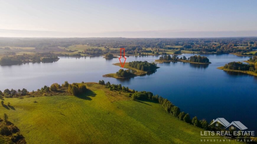 1700 m² sala Aksenovas ezers, Ķīpsala