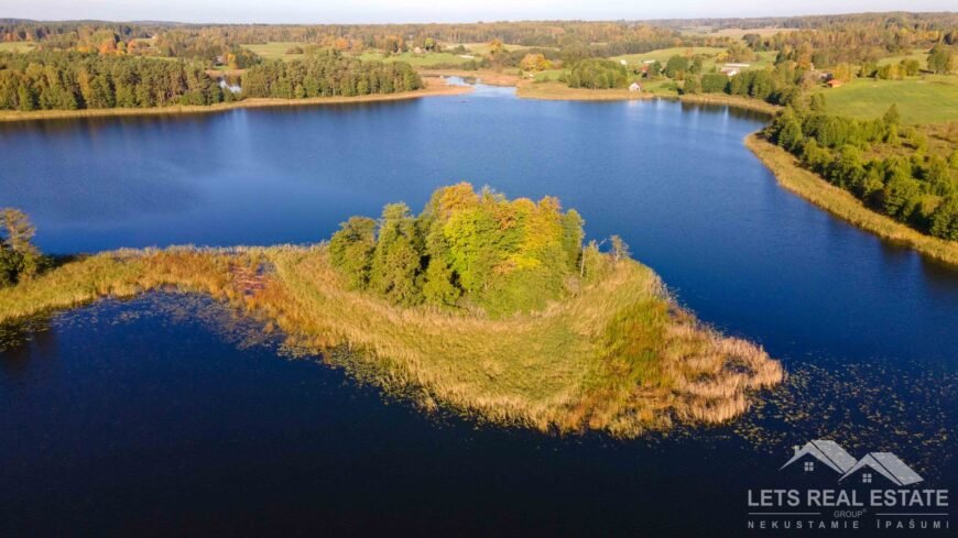 1700 m² sala Aksenovas ezers, Ķīpsala