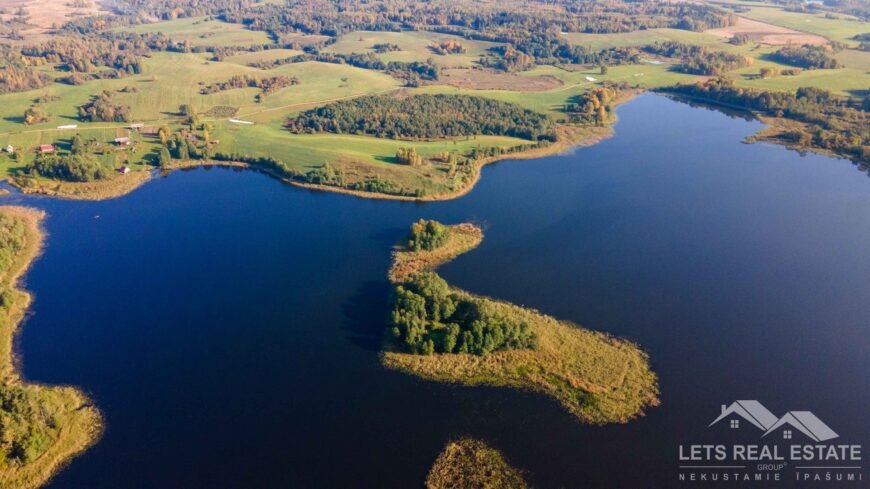 1700 m² sala Aksenovas ezers, Ķīpsala