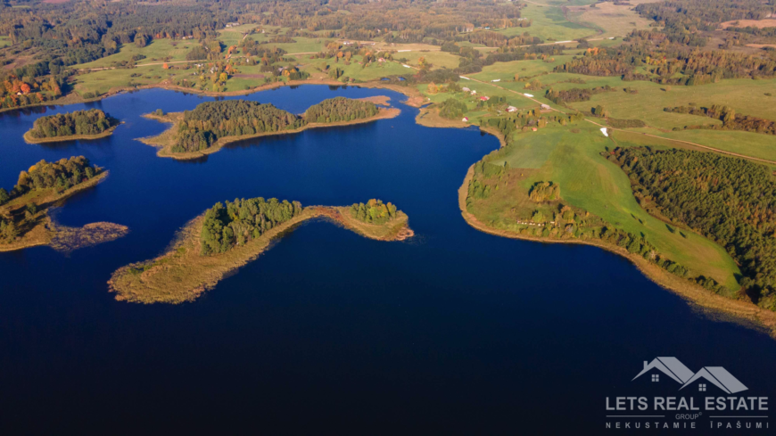 1700 m² sala Aksenovas ezers, Ķīpsala